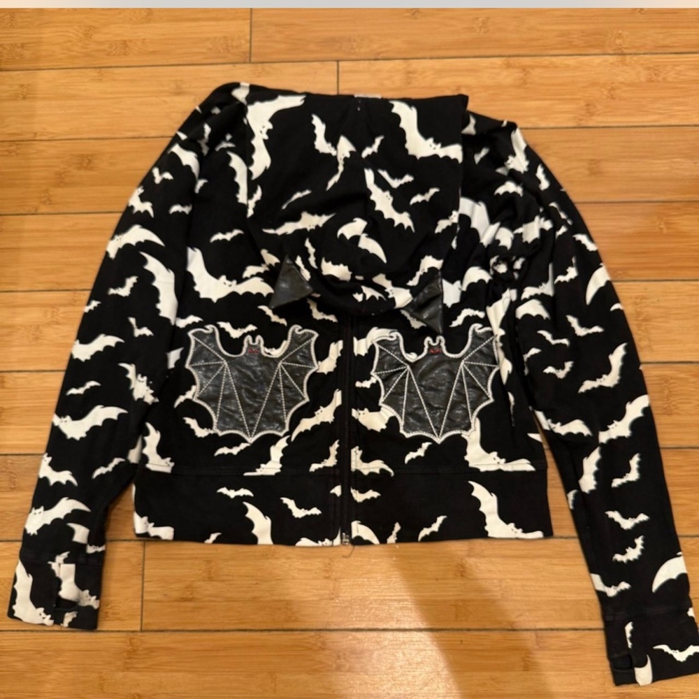 Living dead souls Sz M RARE Black, red, white with bat pockets.
